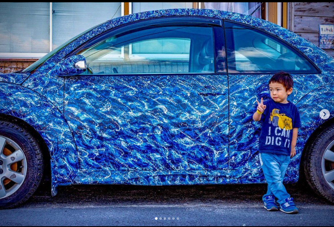 A blue vehicle completed with Shibuki expression